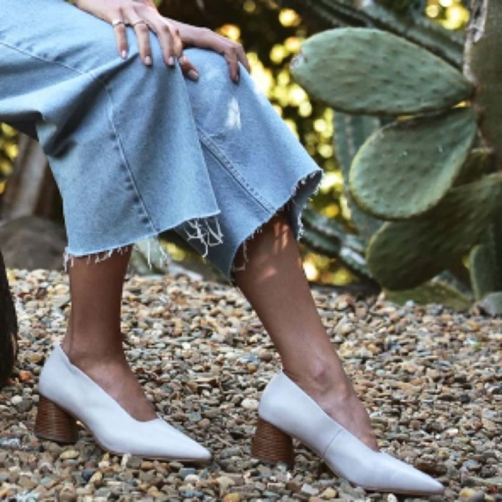 EOS Halos Leather Pump